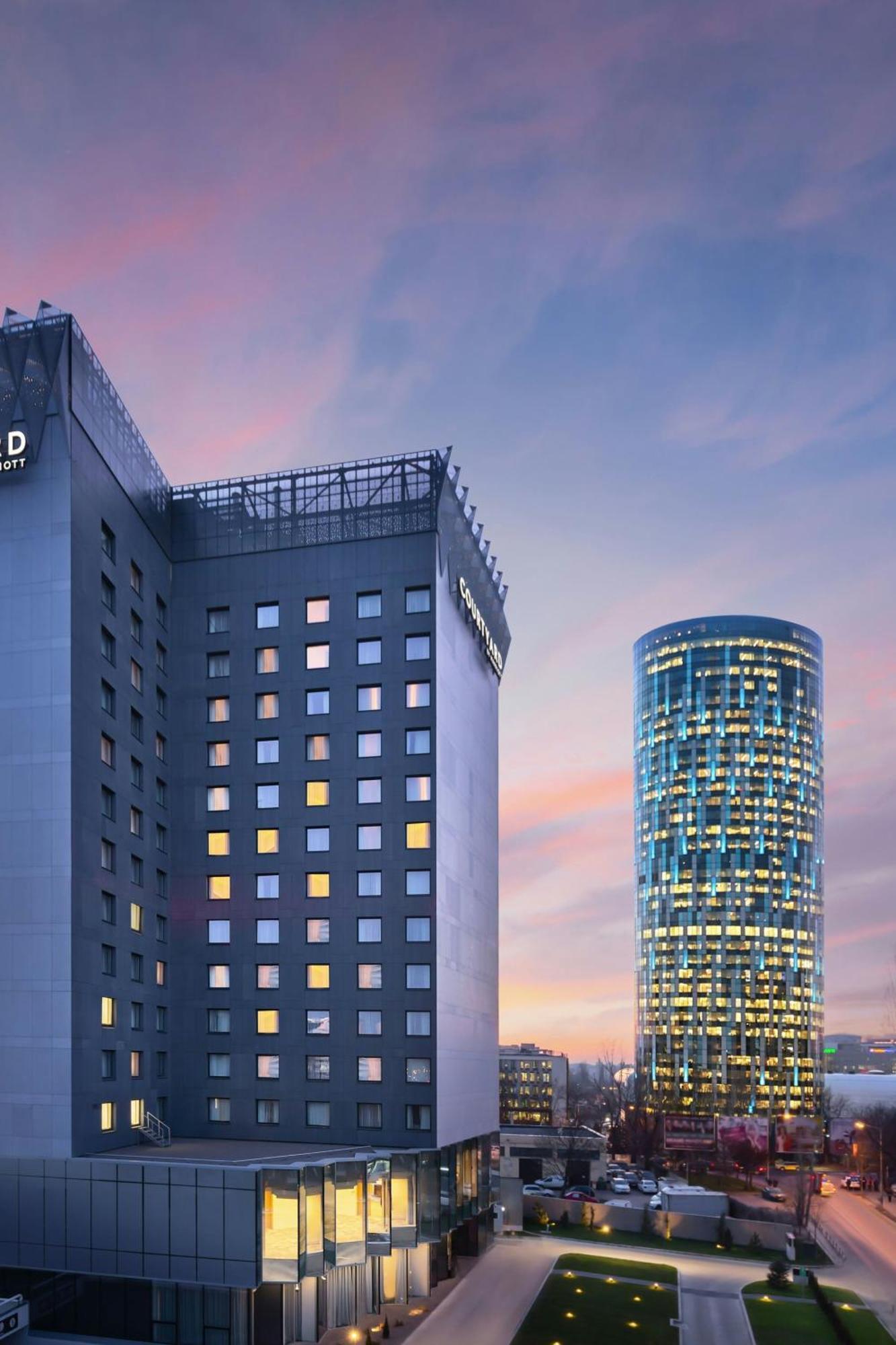 Courtyard By Marriott Bucharest Floreasca Екстериор снимка